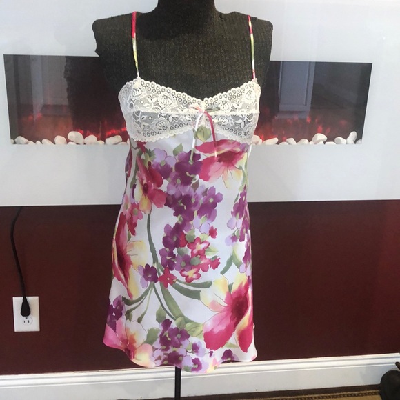 Morgan Taylor Other - MORGAN TAYLOR NIGHTGOWN AND ROBE